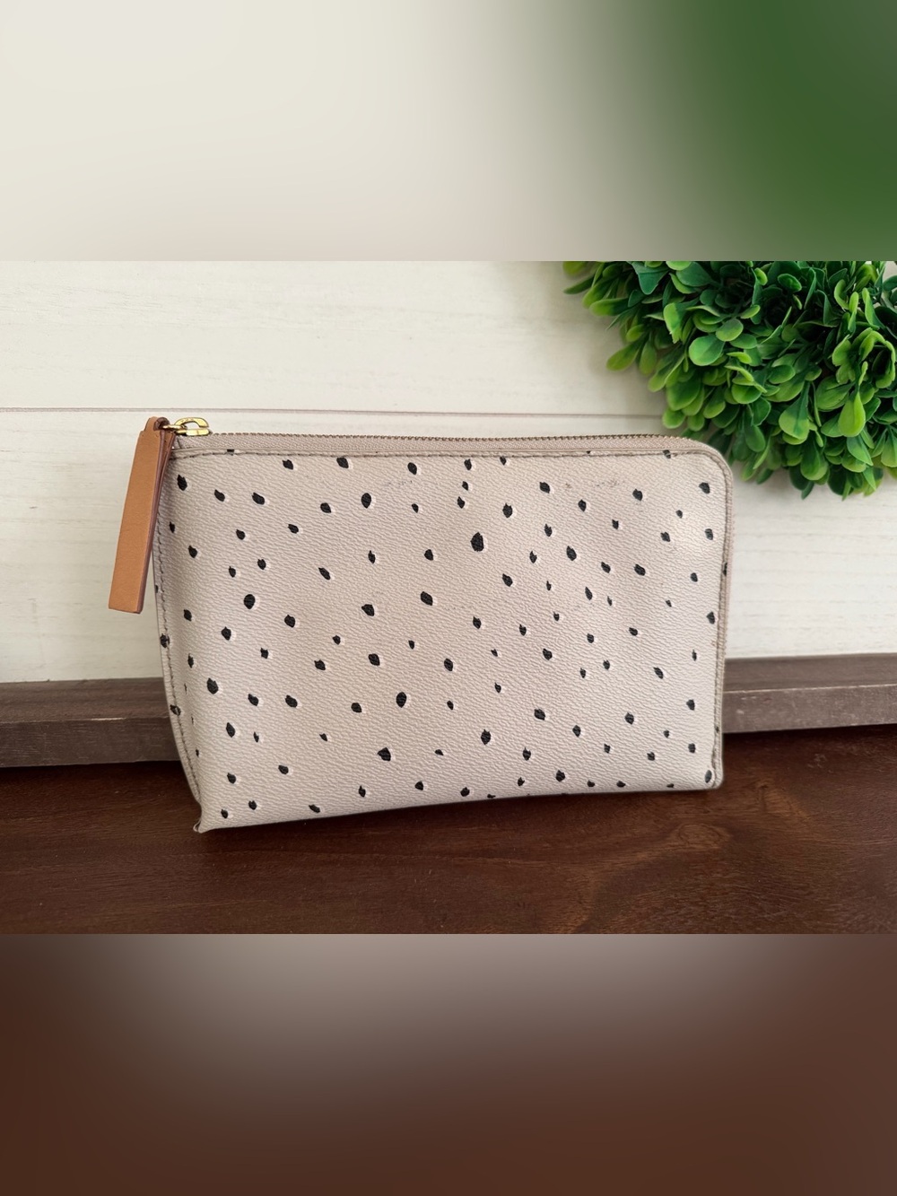 Banana Republic Cream Spot Print Zip clutch with built in charger.